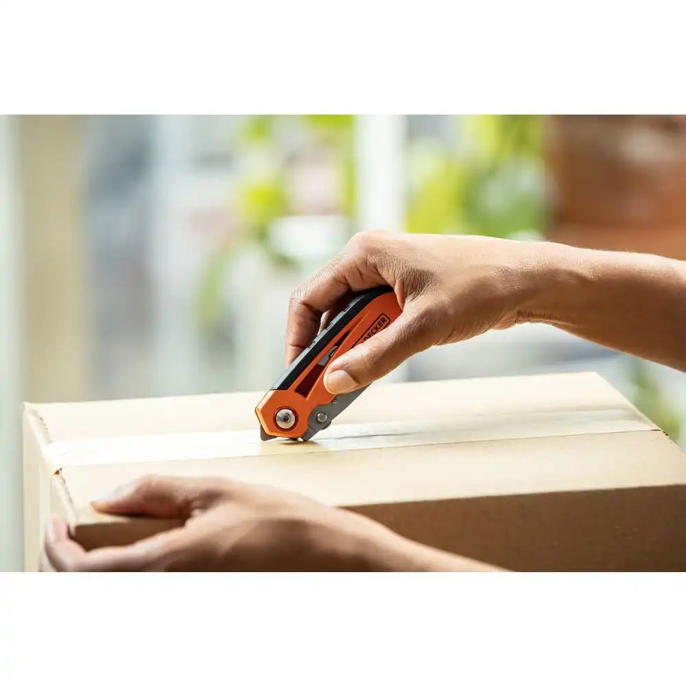 Utility Knife With Blade Storage